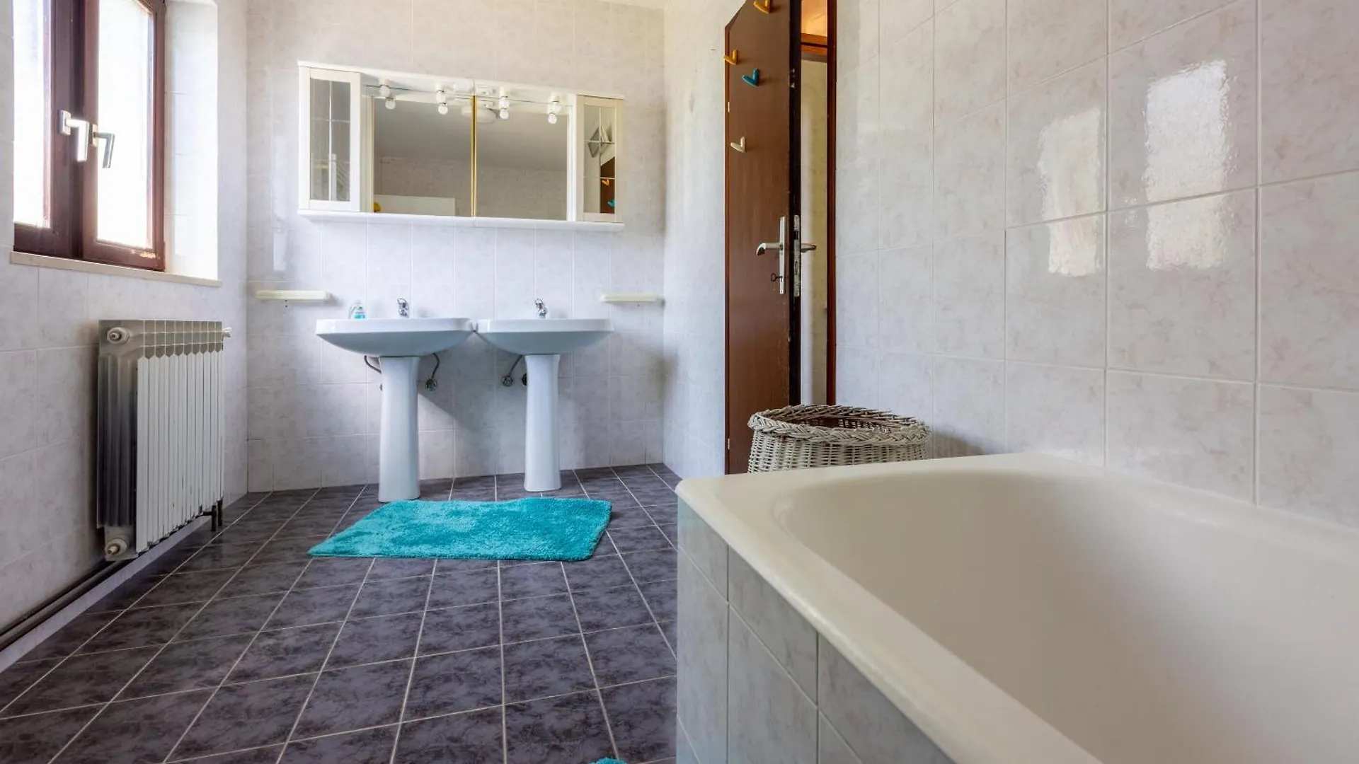 Apartments Aneta Povile 0*,