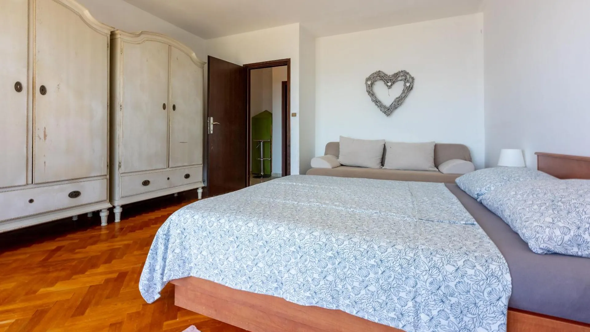 Apartments Aneta Povile