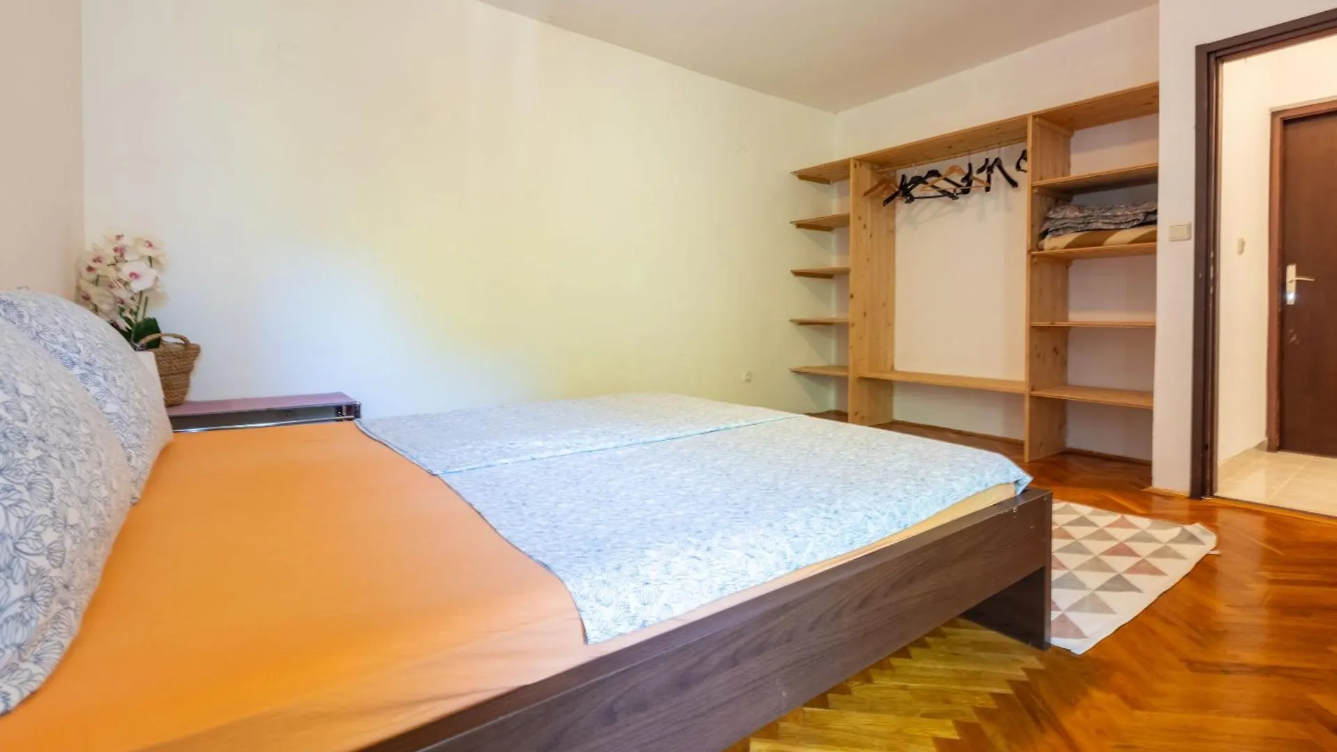 Apartments Aneta Povile